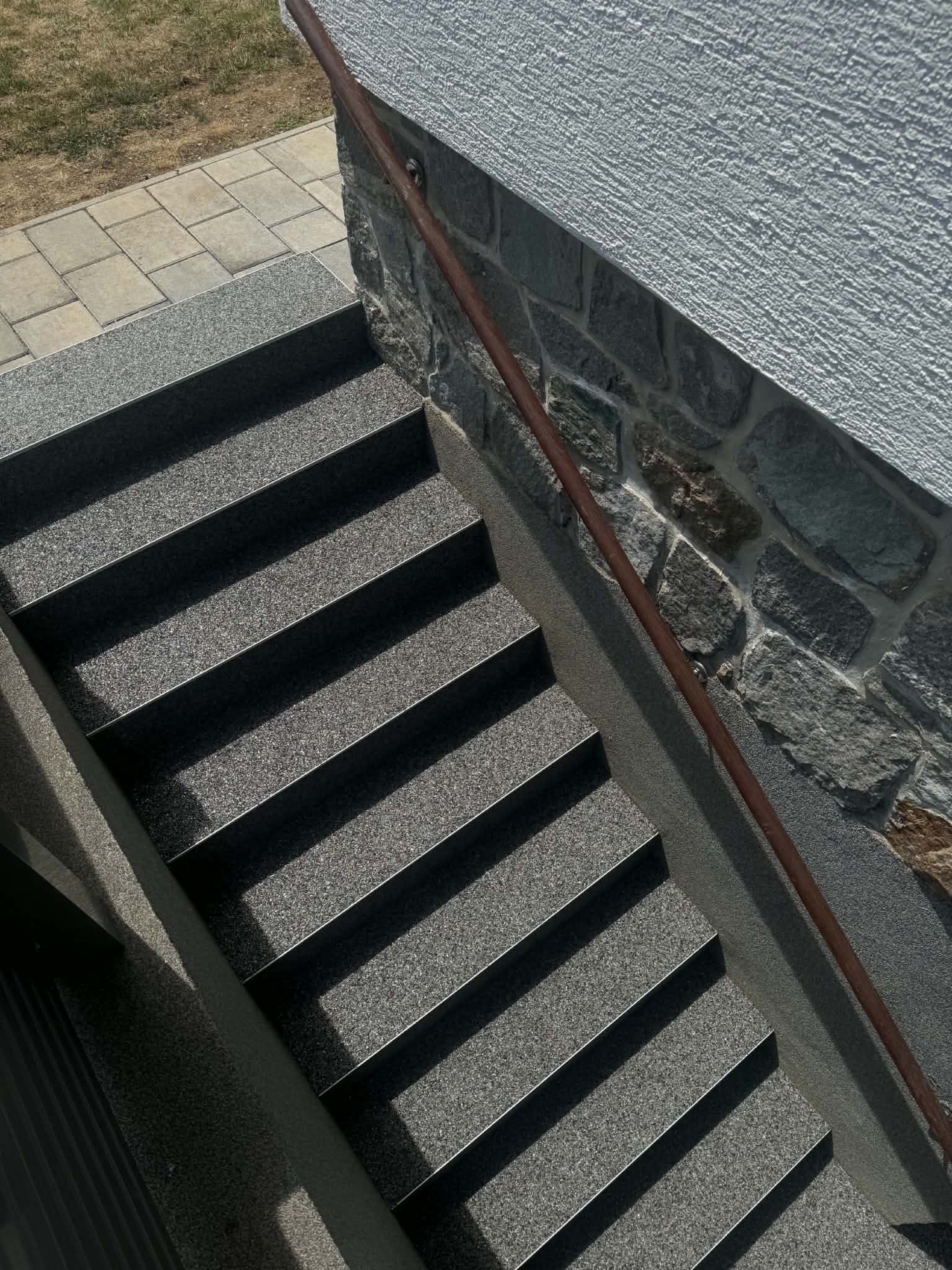 Kamnita preproga ob stopnišču